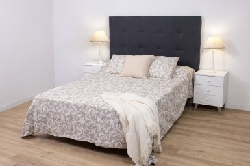Cabecero en color gris para camas de hasta 150 cm