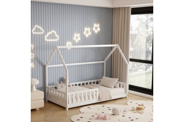 Original cama infantil de color blanco con forma de cabaña