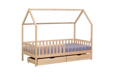 Original cama infantil de color roble con forma de cabaña
